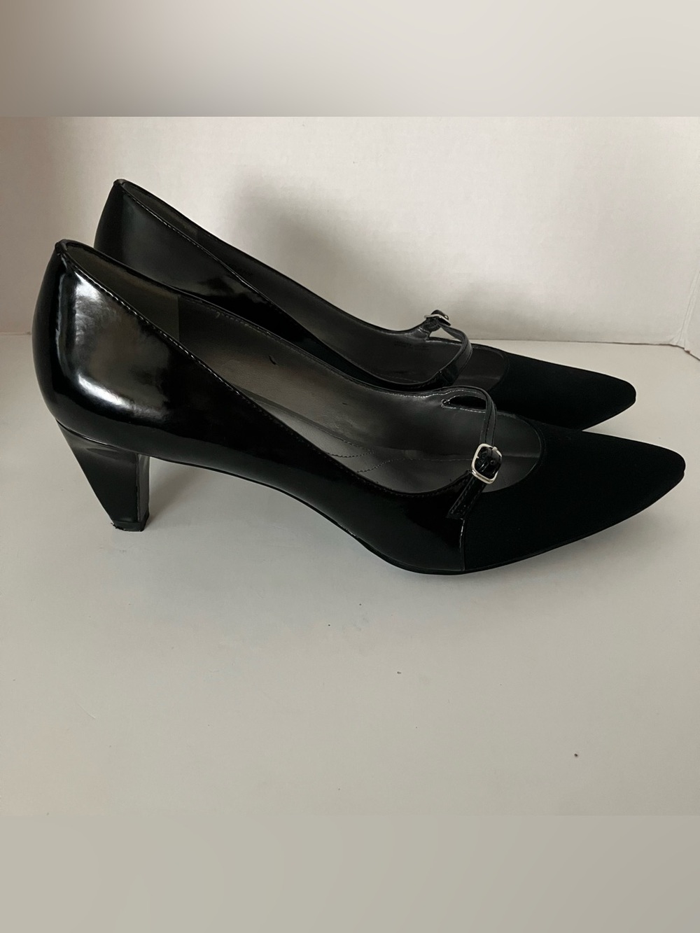 TAHARI Melanie Black Patent Leather Mary Jane Pumps Cone Kitten Heels EUC US 10 - Picture 4 of 14
